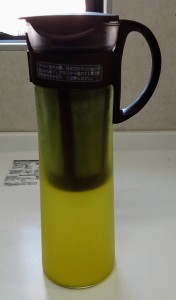 一晩おいて完成した緑茶（冷茶）